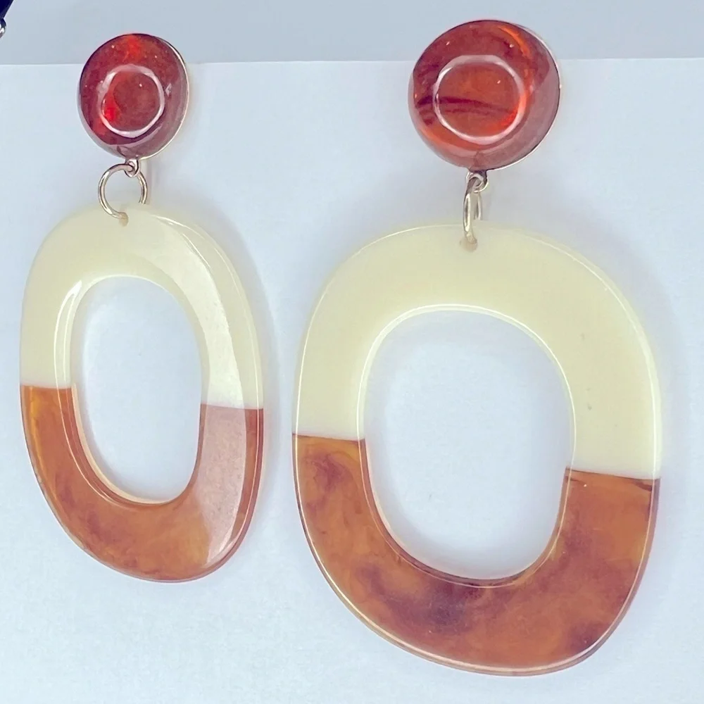 J021. Color-blocked Two Tone Oval Hoops w/ Gold Hardware Post backs - Picture 2 of 6